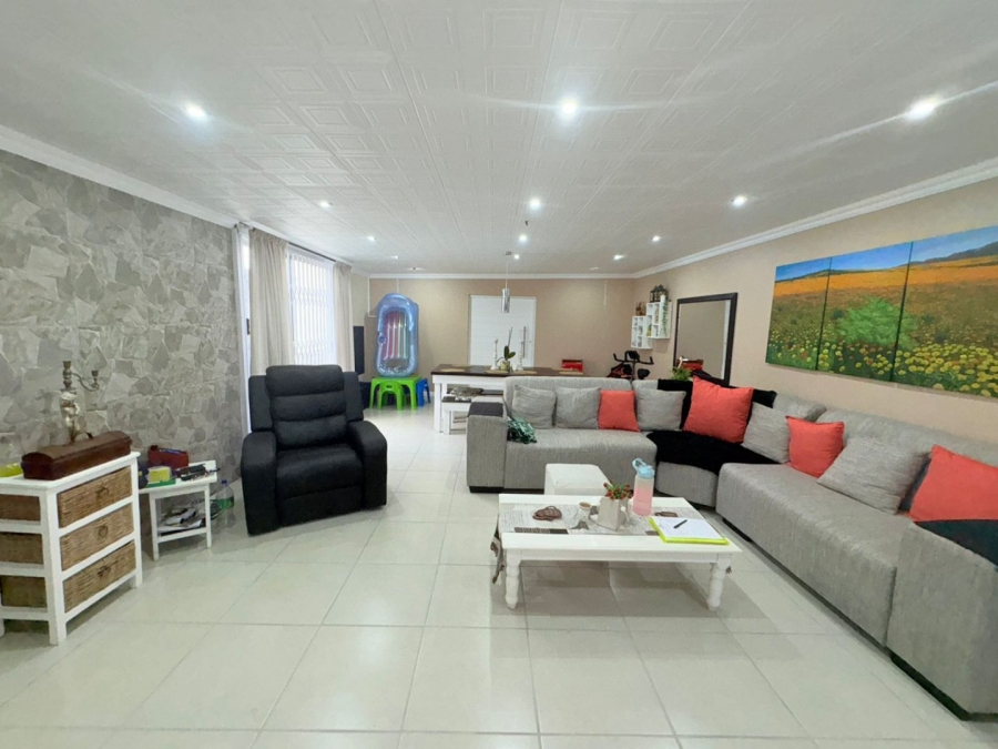 7 Bedroom Property for Sale in Sunnyridge Eastern Cape